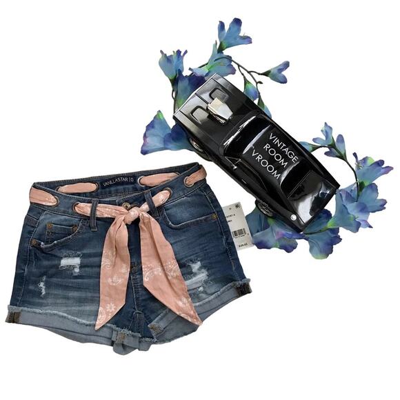 Vanilla Star NWT Mid Rise Distressed Jean Shorts Juniors/Women 0 - Picture 1 of 7